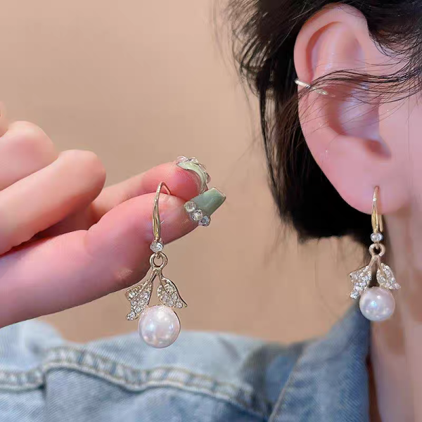 Fashion Pearl  Earrings - Image 5